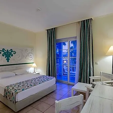 Asteria Family فندق