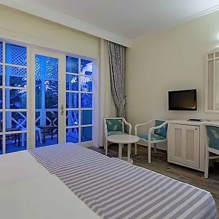 Asteria Family فندق