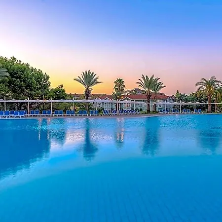Asteria Family فندق